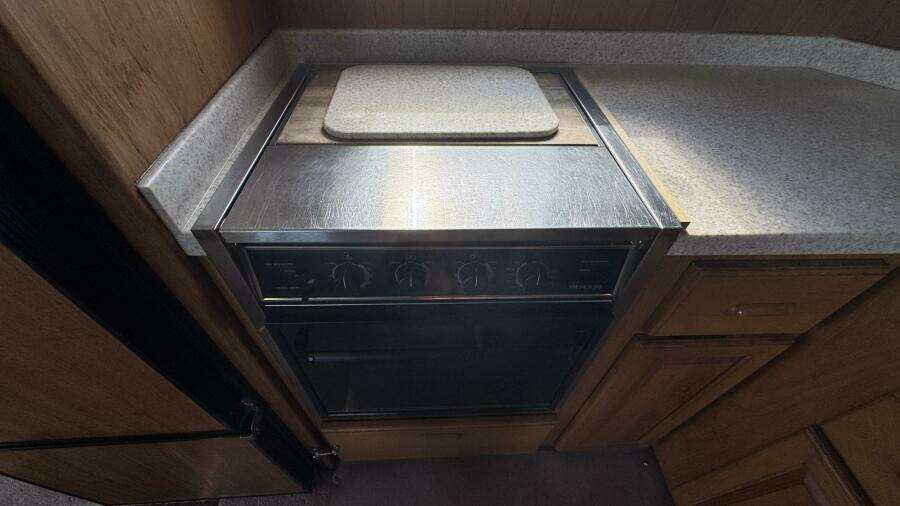 1999 Mainship 350 Galley Oven