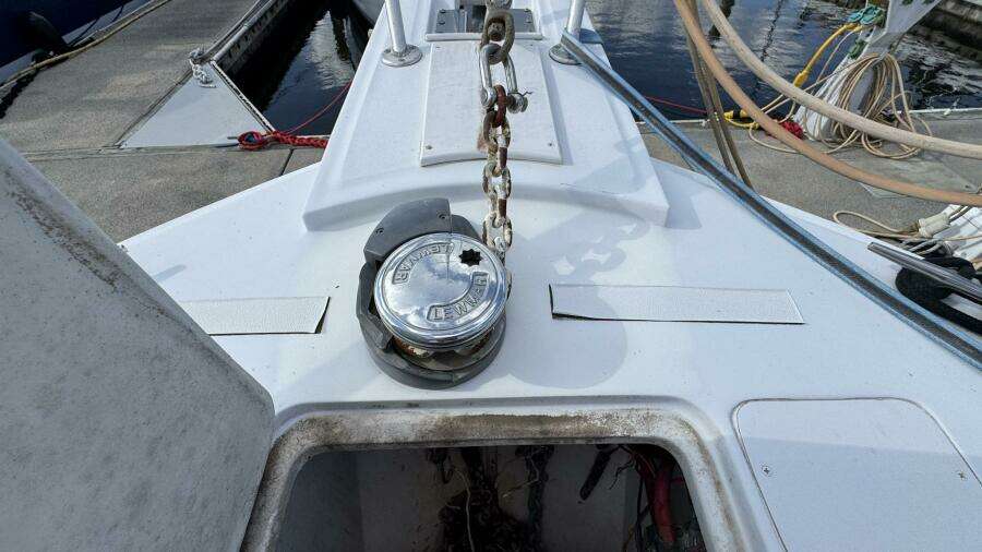 1999 Mainship 350 Bow