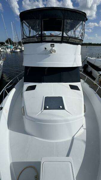 1999 Mainship 350 Bow