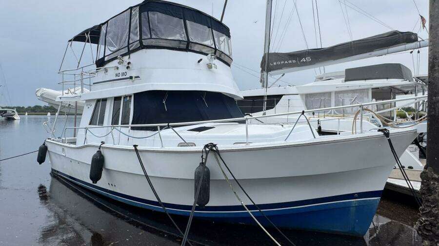 1999 Mainship 350 Exterior Starboard