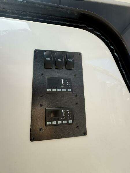 2013 Pursuit 365 SCI