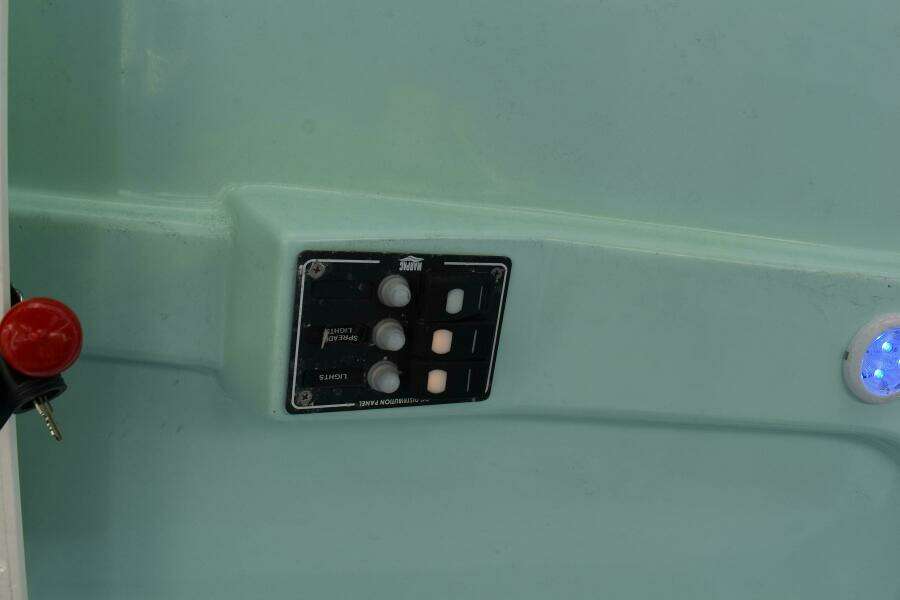 2023 NauticStar 231 Hybrid