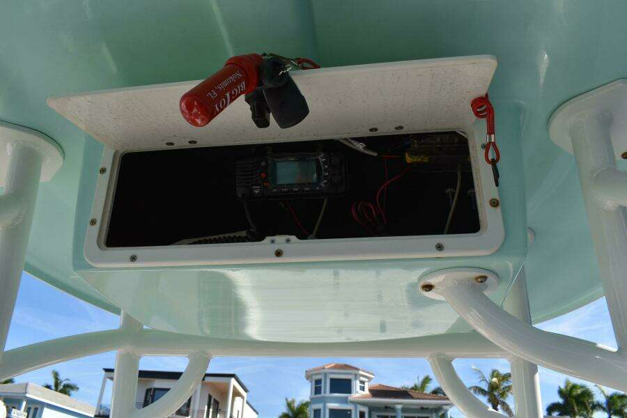 2023 NauticStar 231 Hybrid