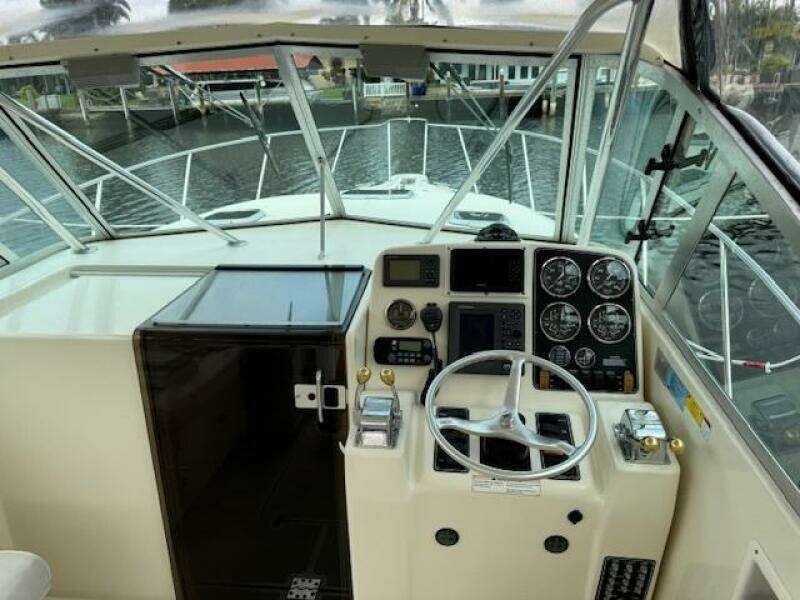 2002 Pursuit 3000 Express