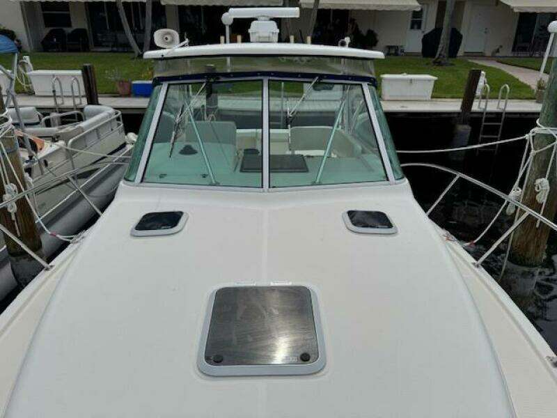 2002 Pursuit 3000 Express