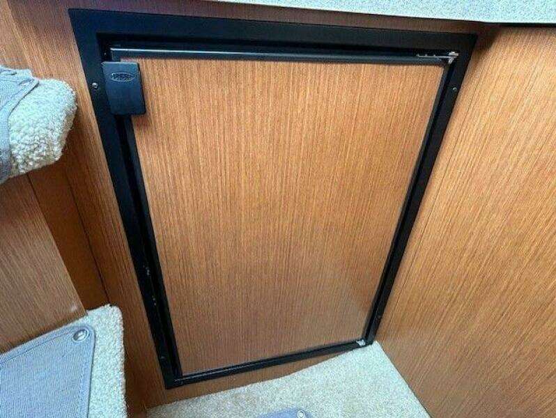 2004 Cruisers Yachts 340 Express