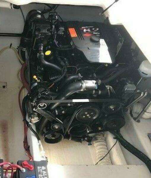 2004 Cruisers Yachts 340 Express