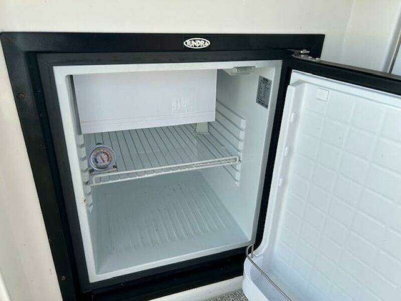 2004 Cruisers Yachts 340 Express