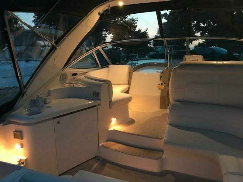 2004 Cruisers Yachts 340 Express