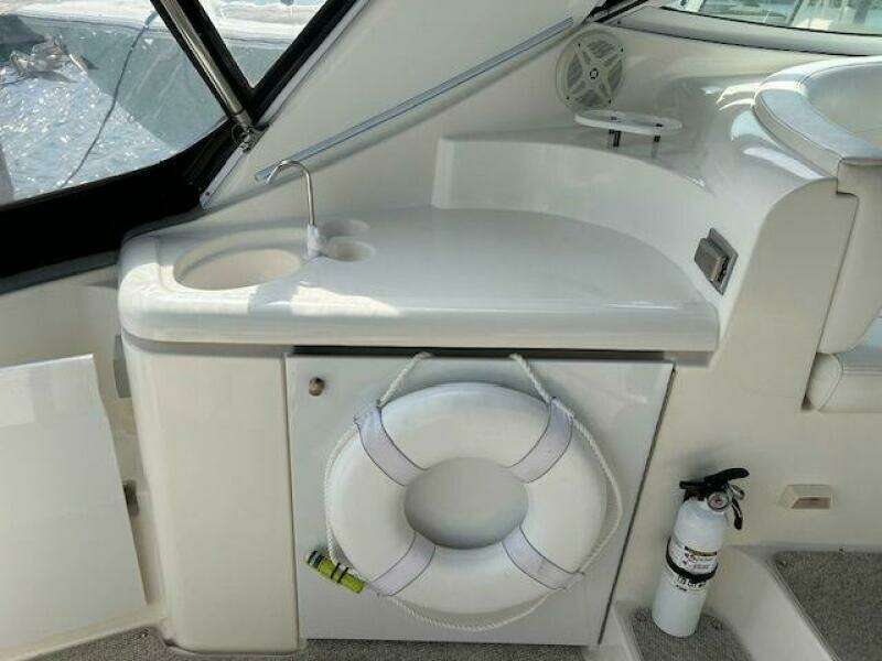 2004 Cruisers Yachts 340 Express