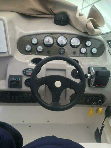 2004 Cruisers Yachts 340 Express