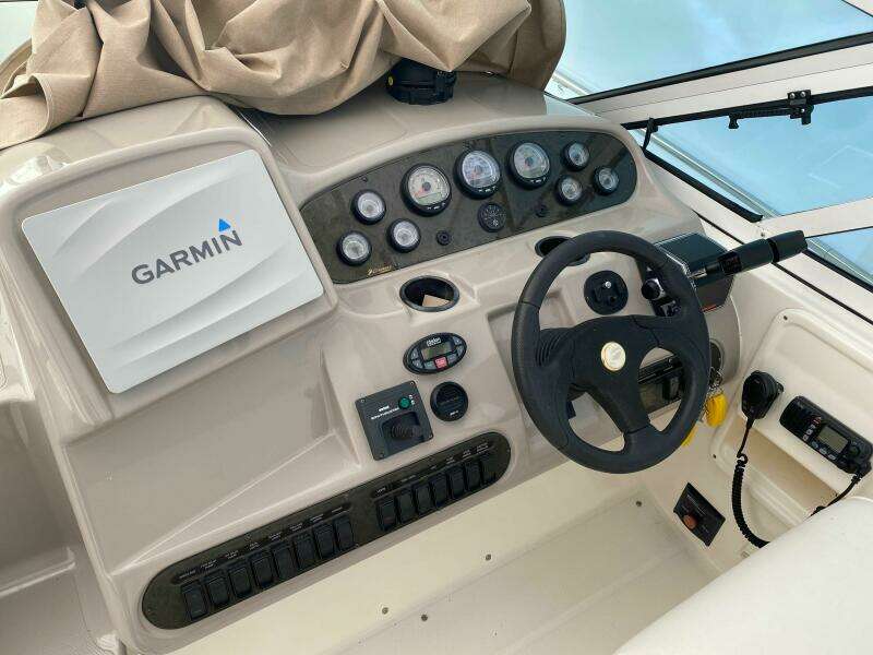 2004 Cruisers Yachts 340 Express