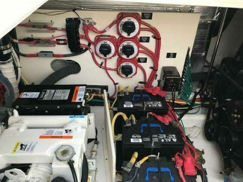 2004 Cruisers Yachts 340 Express