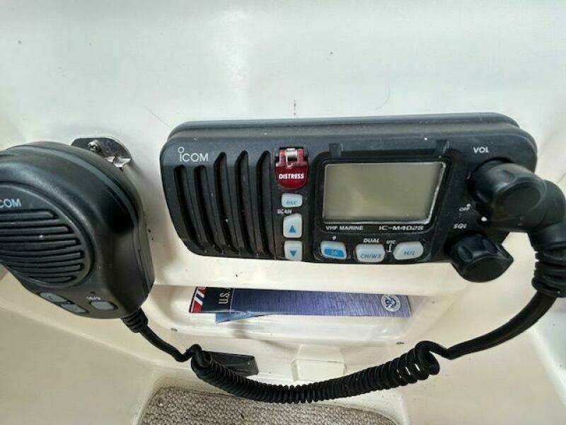 2004 Cruisers Yachts 340 Express