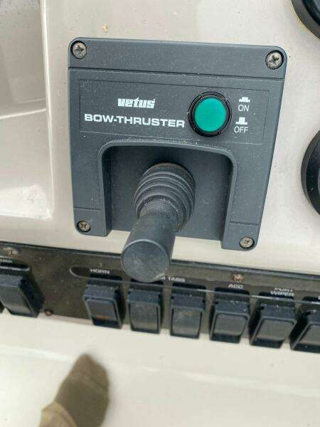 2004 Cruisers Yachts 340 Express