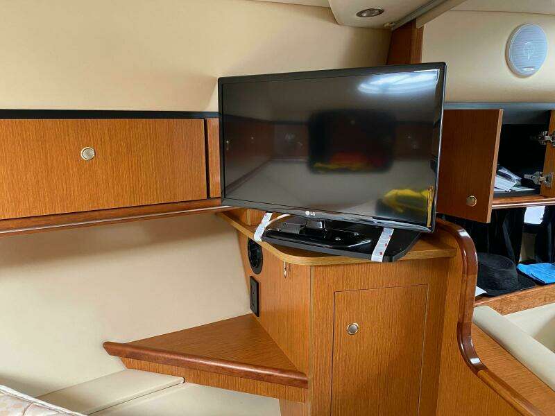 2004 Cruisers Yachts 340 Express
