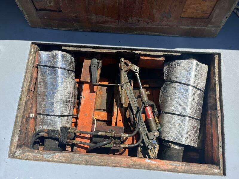 30'RonaldRich Hydraulic steering and mufflers