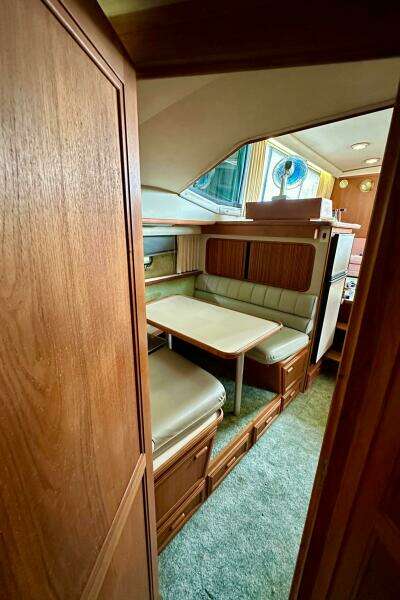 1991 Carver 3807 Aft Cabin