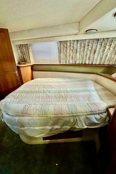 1991 Carver 3807 Aft Cabin