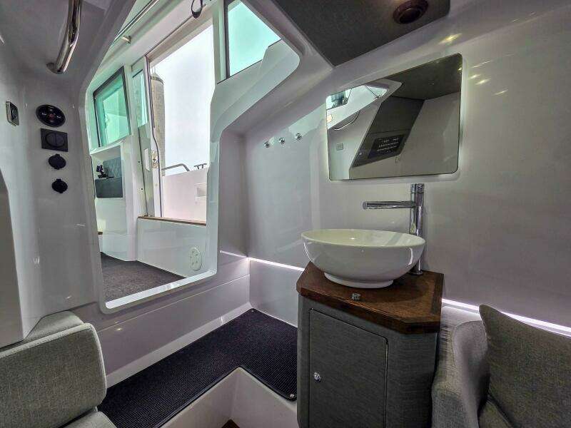 2021 Axopar 37 XC Cross Cabin