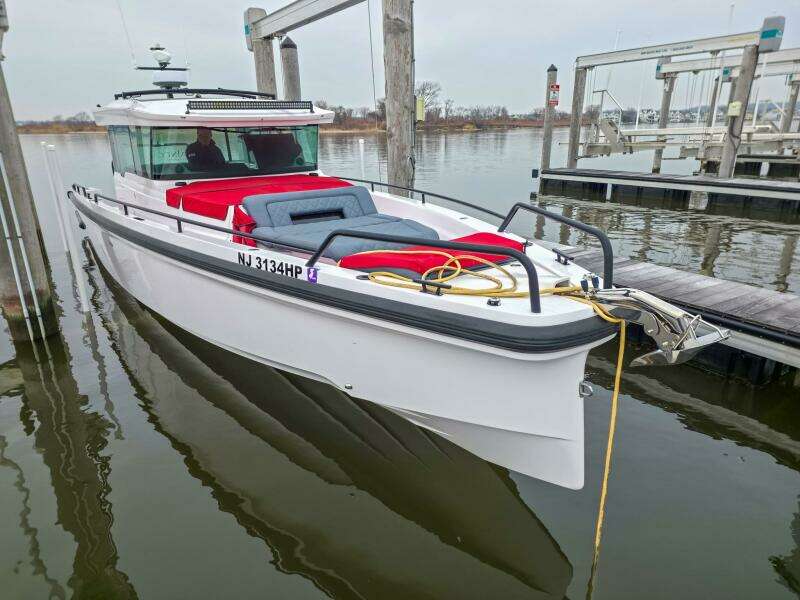 2021 Axopar 37 XC Cross Cabin