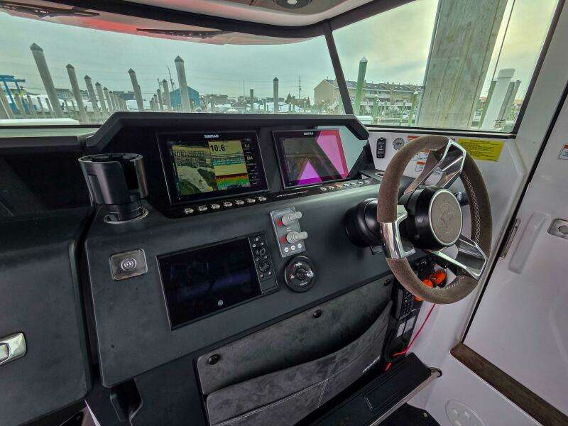 2021 Axopar 37 XC Cross Cabin