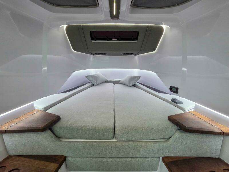 2021 Axopar 37 XC Cross Cabin