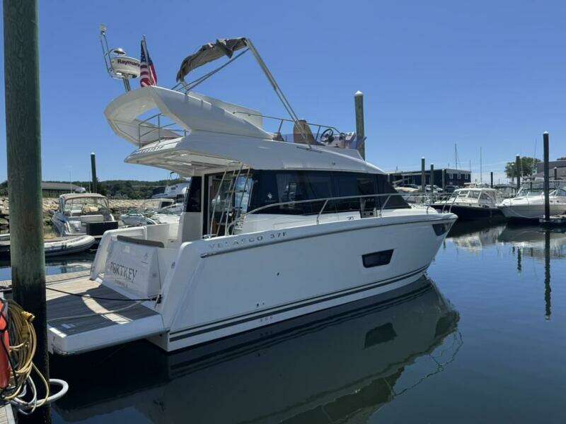 2016 Jeanneau Velasco 37F