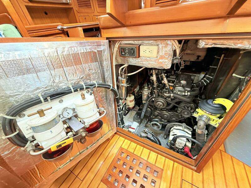 2008 Hylas 46 Center Cockpit