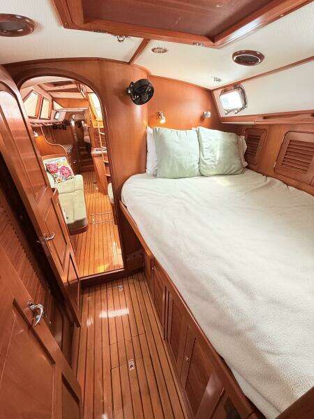 2008 Hylas 46 Center Cockpit