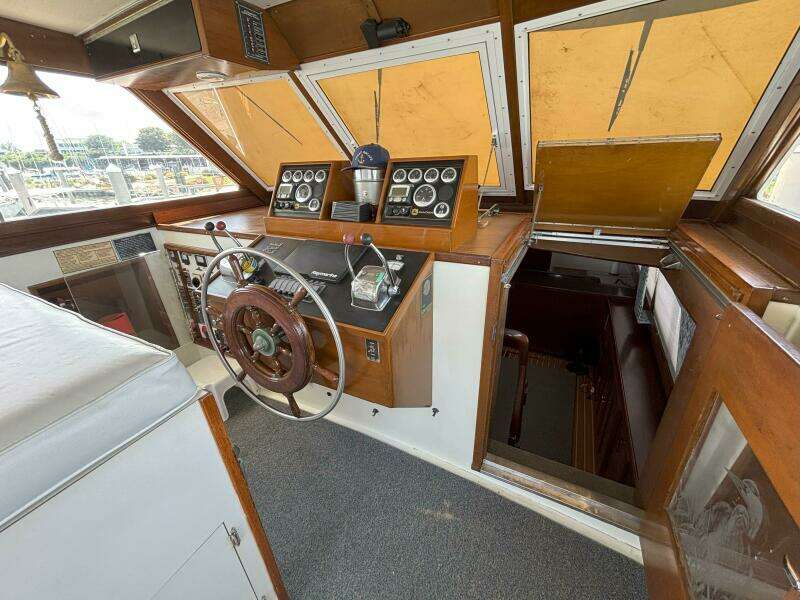 1972 Matthews 4 Flush Deck