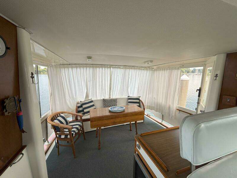 1972 Matthews 4 Flush Deck