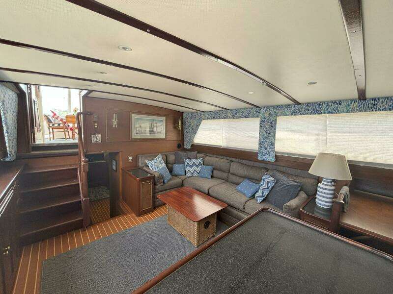 1972 Matthews 4 Flush Deck