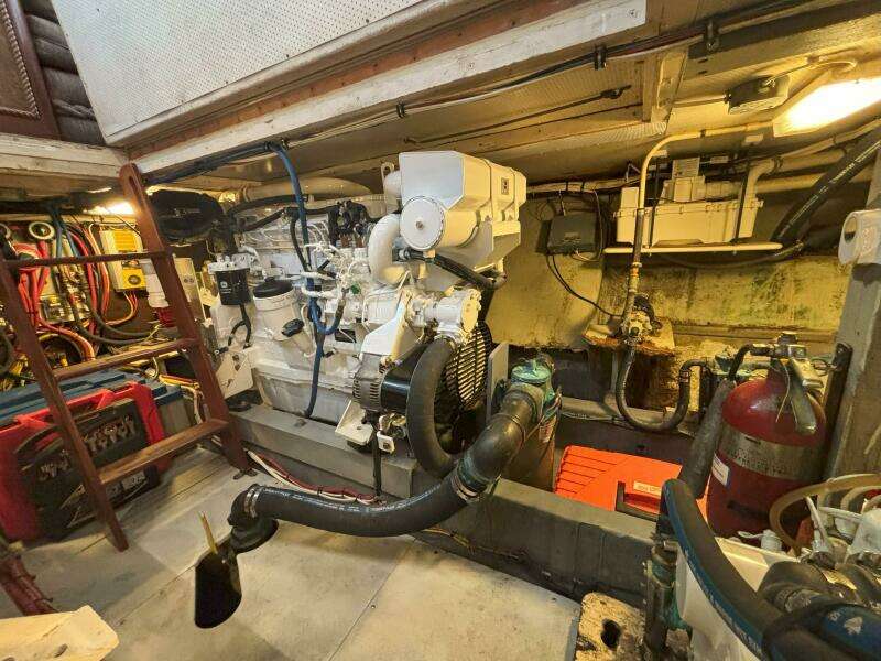 1972 Matthews 4 Flush Deck