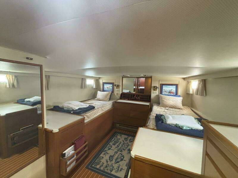 1972 Matthews 4 Flush Deck