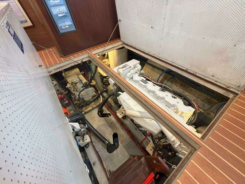 1972 Matthews 4 Flush Deck