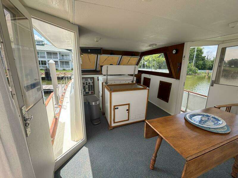 1972 Matthews 4 Flush Deck