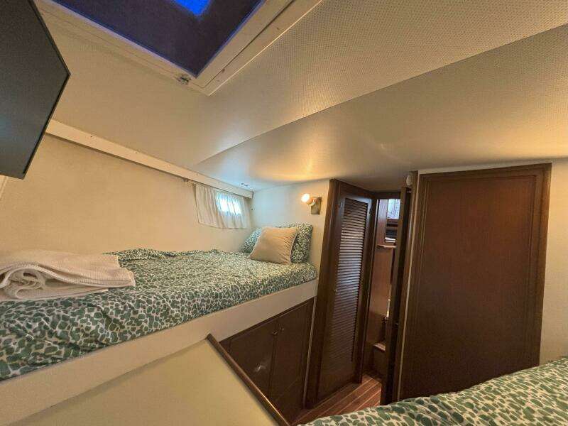 1972 Matthews 4 Flush Deck