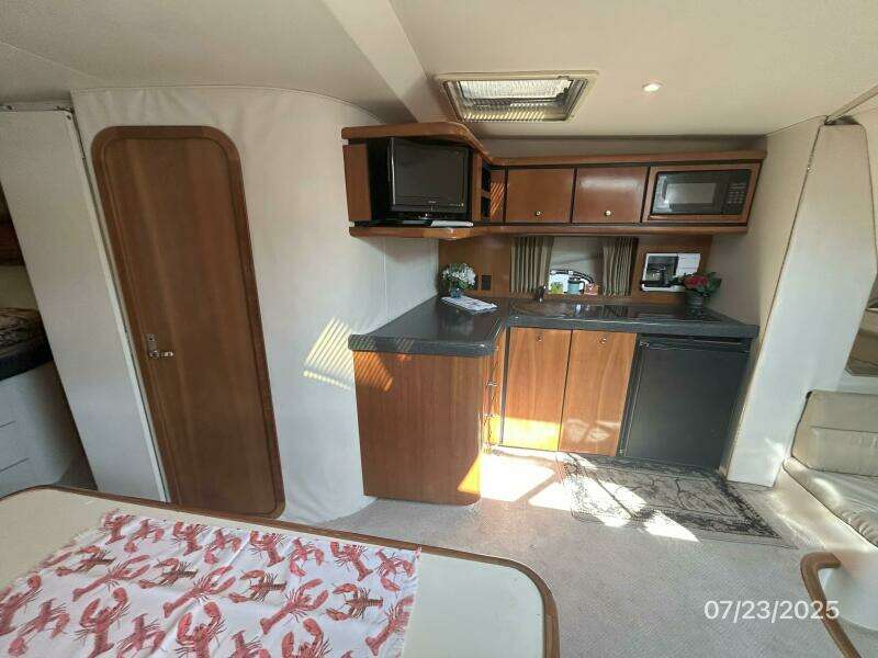 40' Trojan salon starboard