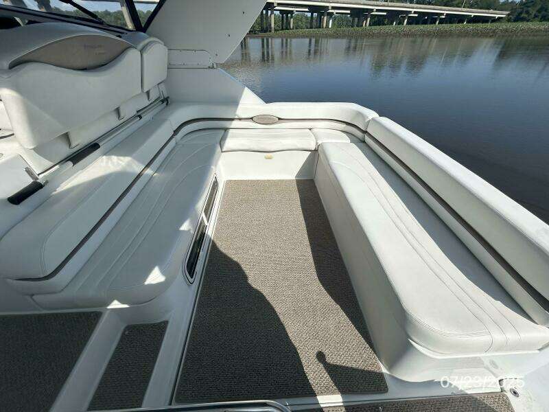 40' Trojan aftdeck seating