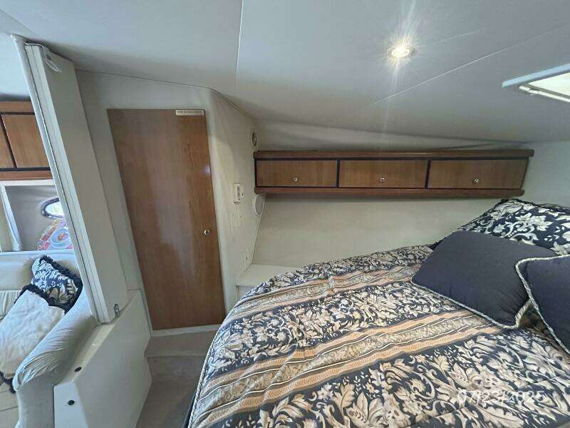 40' Trojan master stateroom port