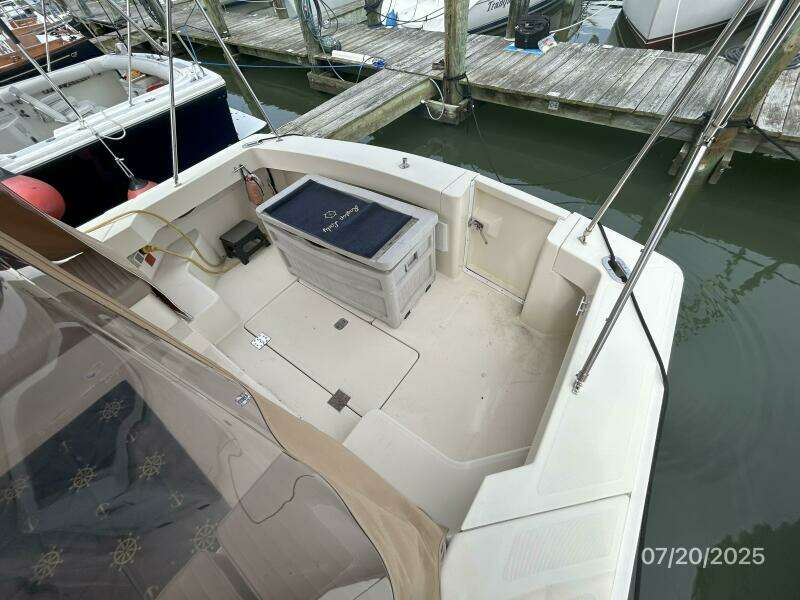 34' Mainship cockpit2