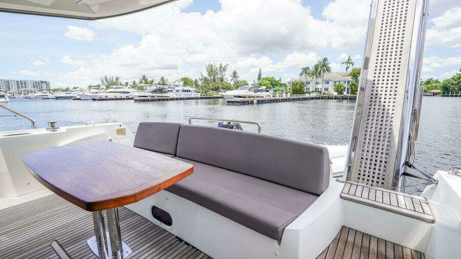 2018 Prestige 500 Flybridge