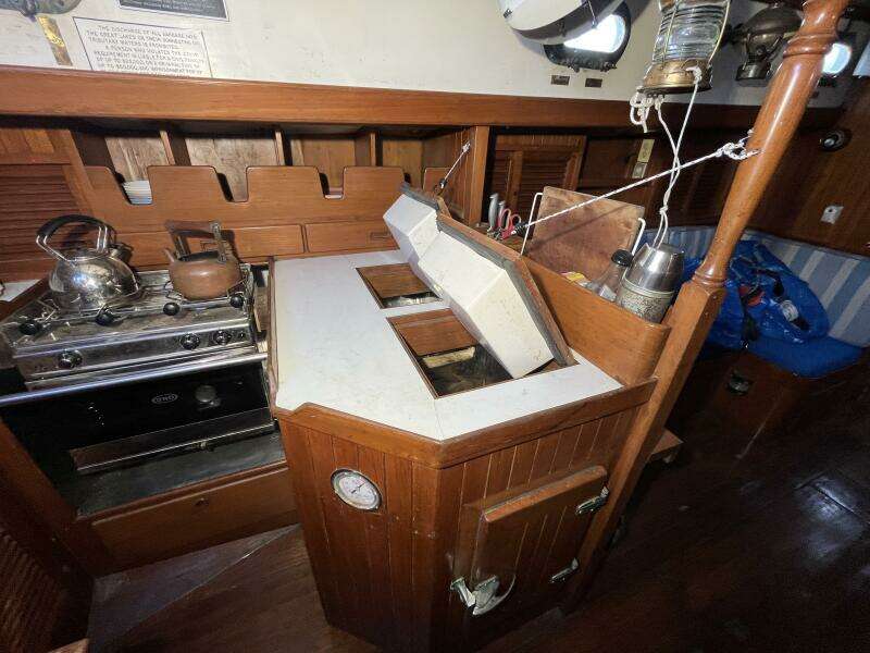 1982 Tayana Tayana 37