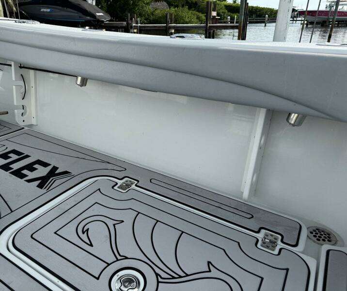 2021 Yellowfin 26 Hybrid