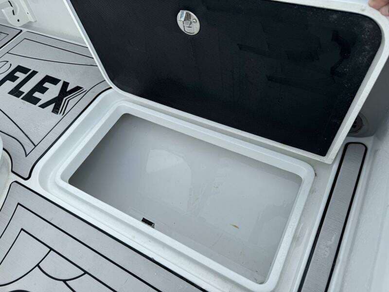 2021 Yellowfin 26 Hybrid