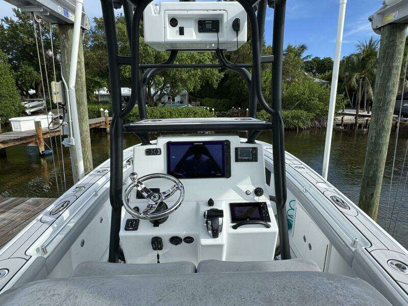 2021 Yellowfin 26 Hybrid