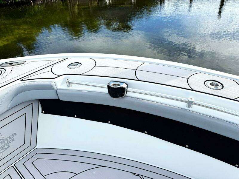 2021 Yellowfin 26 Hybrid