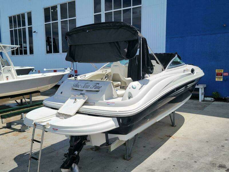 2007 Sea Ray 240 SUNDECK