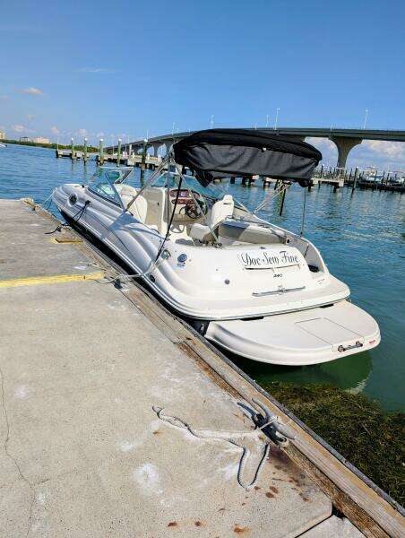 2007 Sea Ray 240 SUNDECK